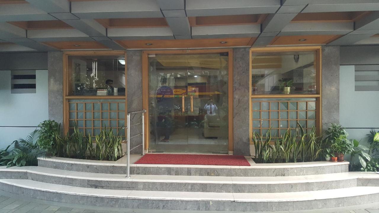 Hotel Ashirwad Пуне Екстер'єр фото