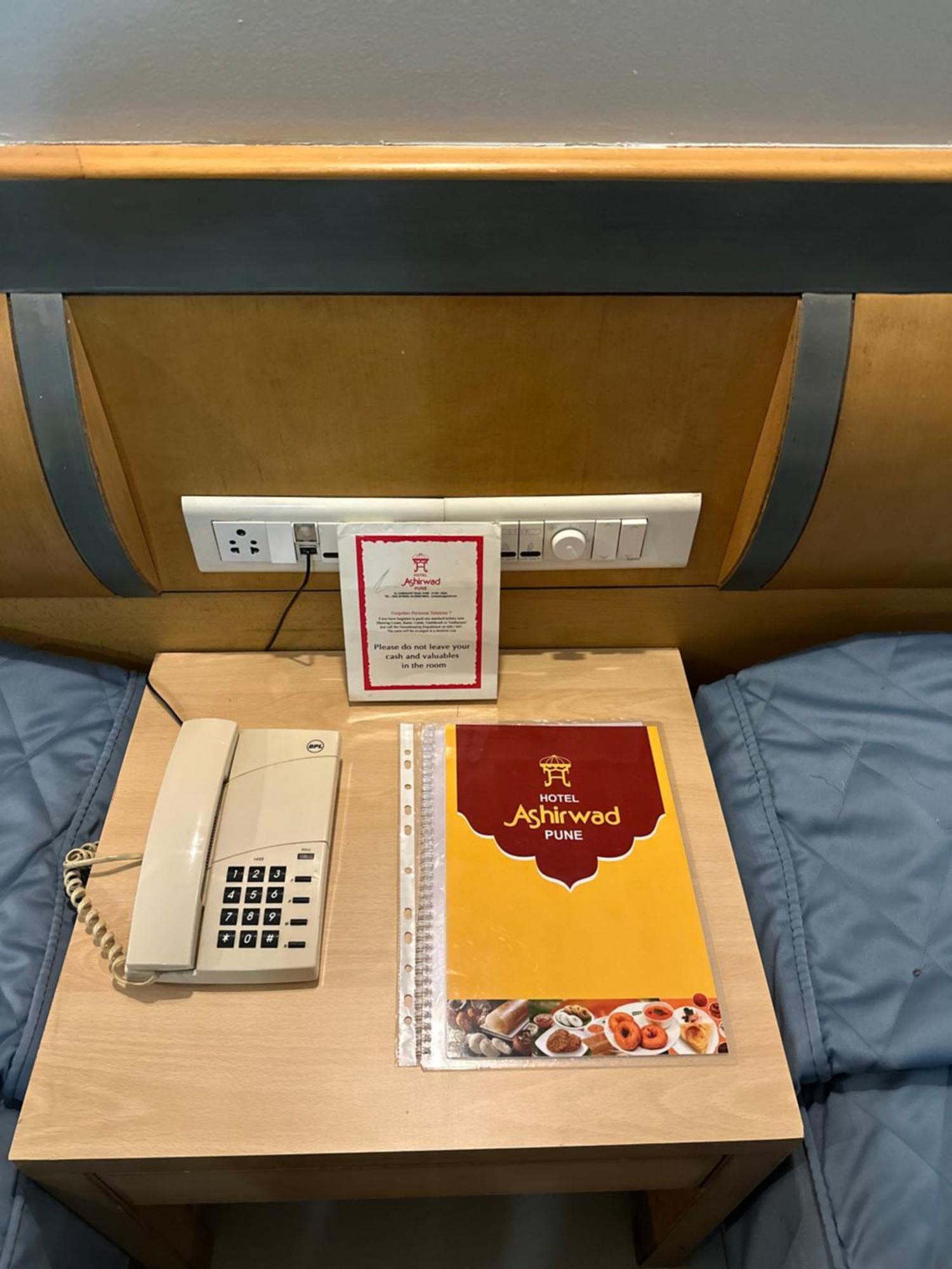 Hotel Ashirwad Пуне Екстер'єр фото