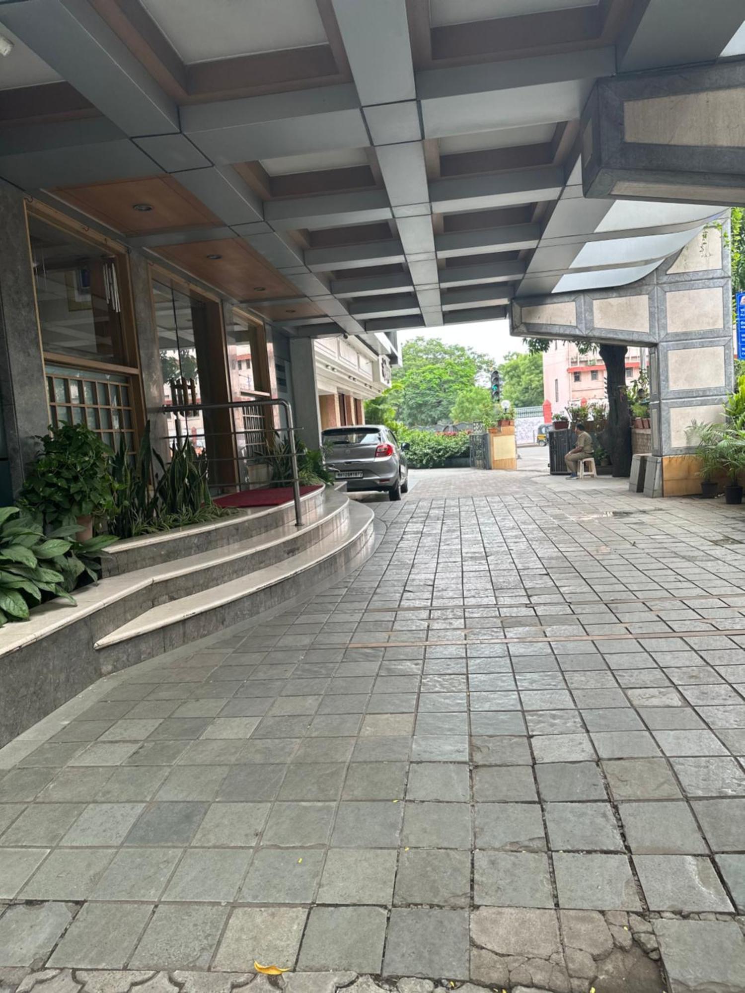 Hotel Ashirwad Пуне Екстер'єр фото