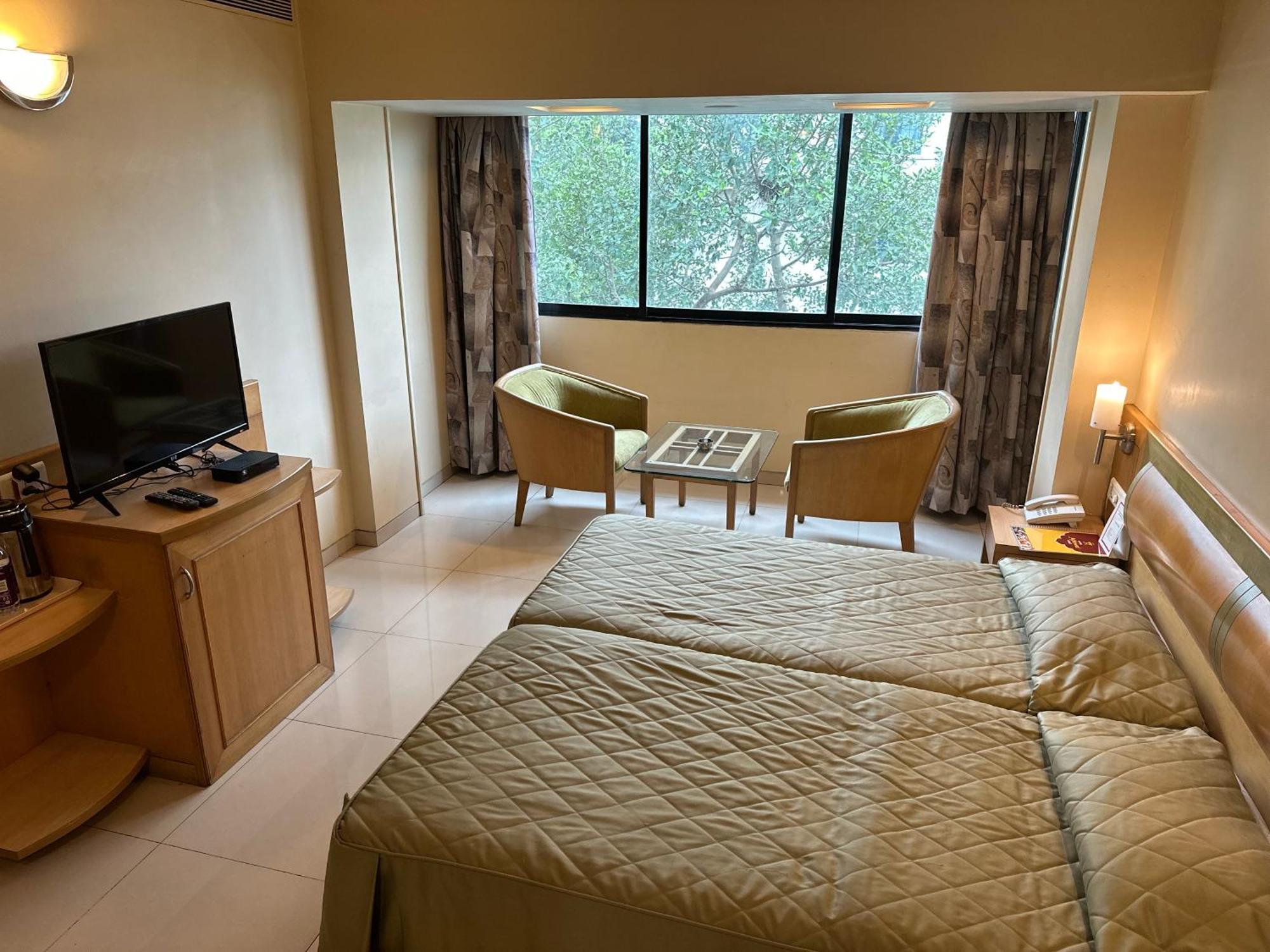 Hotel Ashirwad Пуне Екстер'єр фото