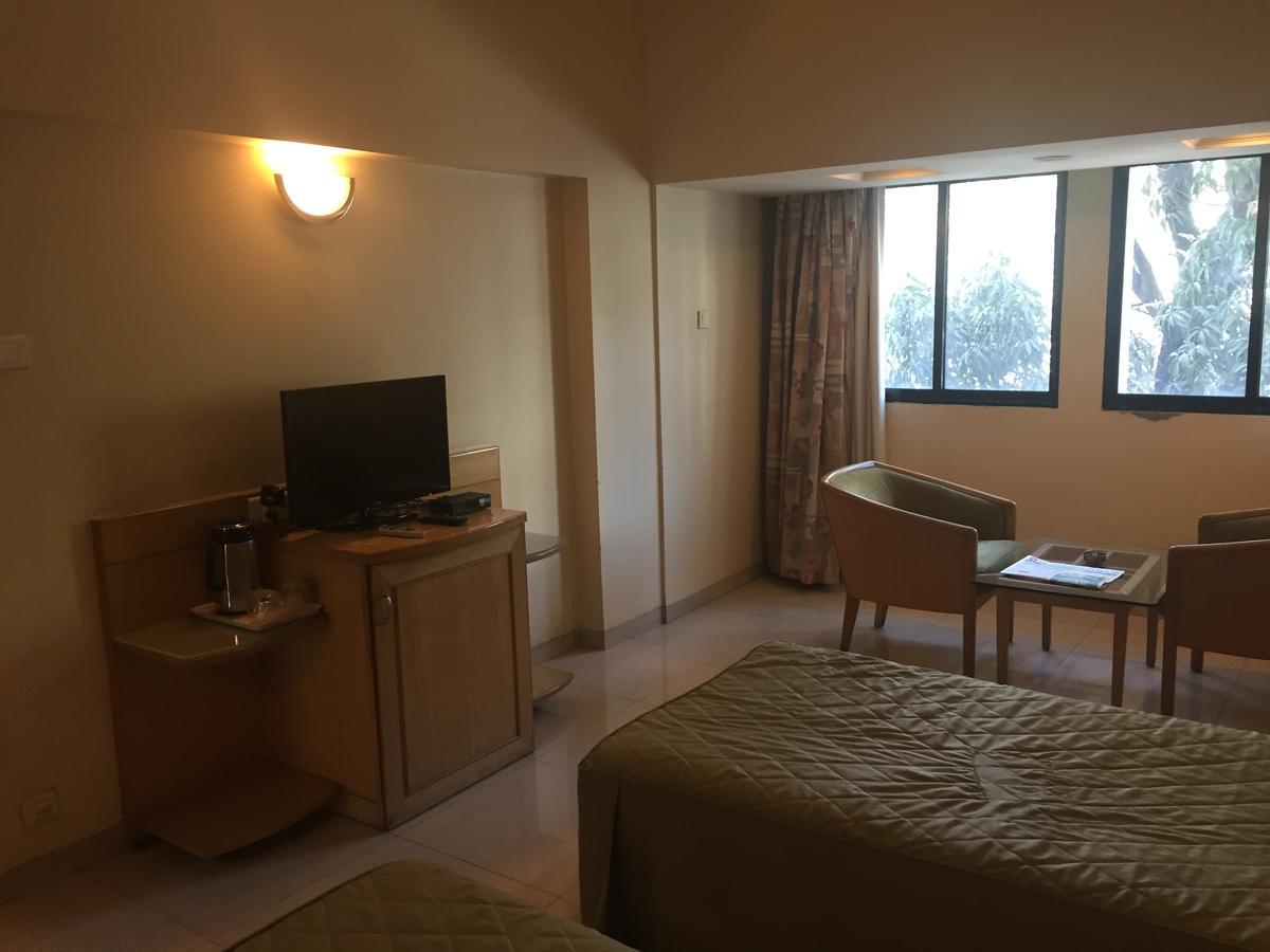 Hotel Ashirwad Пуне Екстер'єр фото