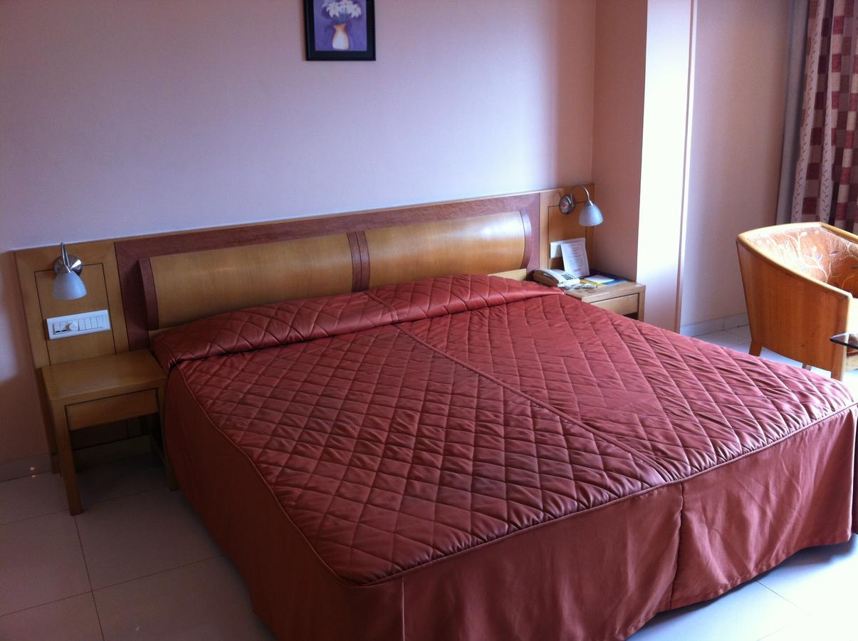 Hotel Ashirwad Пуне Екстер'єр фото